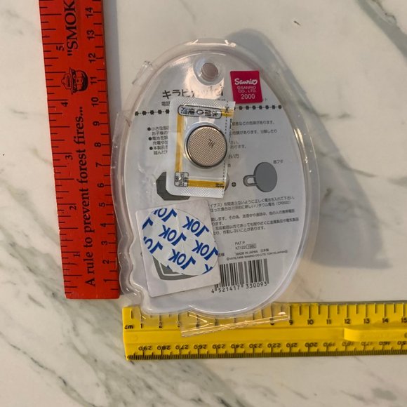 Vintage 1998 Hello Kitty Light up keychain - Picture 3 of 9